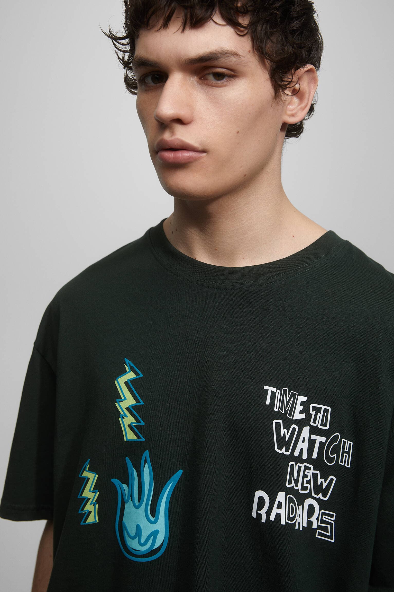 Pull & Bear | 100% Original | Oversized T Shirt | SHORT SELEEVES WITH GRAPHIC PRINT | GREEN thumbnail 3